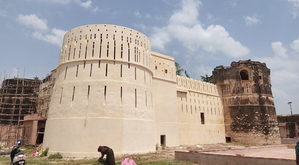 Sarwar Fort, India
